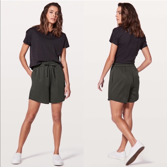 Lululemon Move Lightly Short - Picture 3 of 3